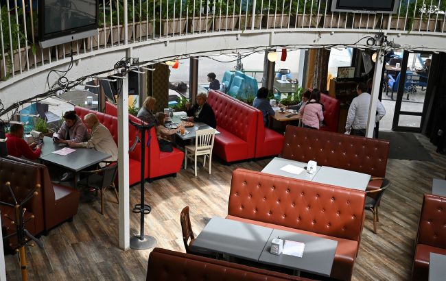 Должен ли клиент платить за разбитую посуду в ресторане: есть одно правило