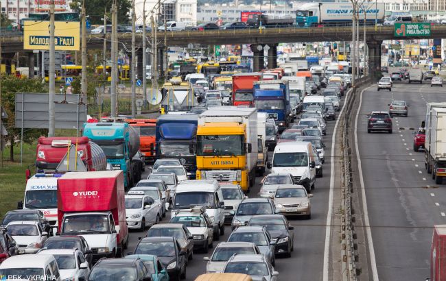 Киев сковали пробки: на каких улицах затруднено движение