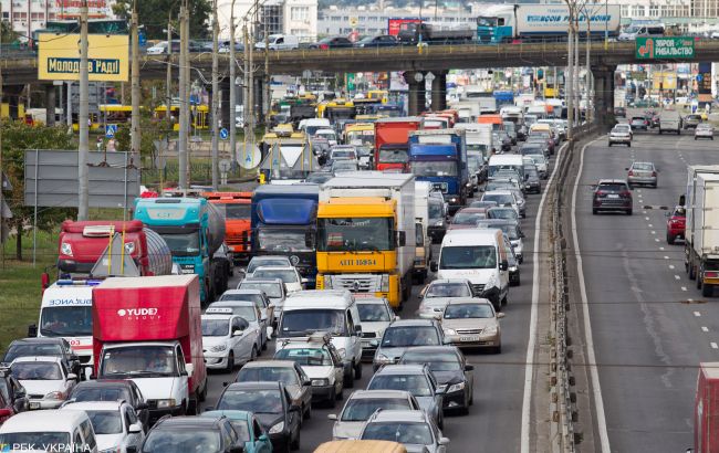 АЗС прекратили снижать цены: сколько стоит бензин