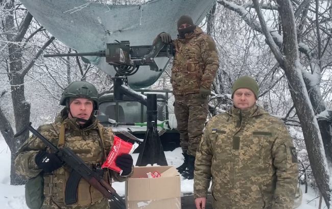 Військові записали відео з подякою за обігрівчі набори, які збирала "Українська команди"