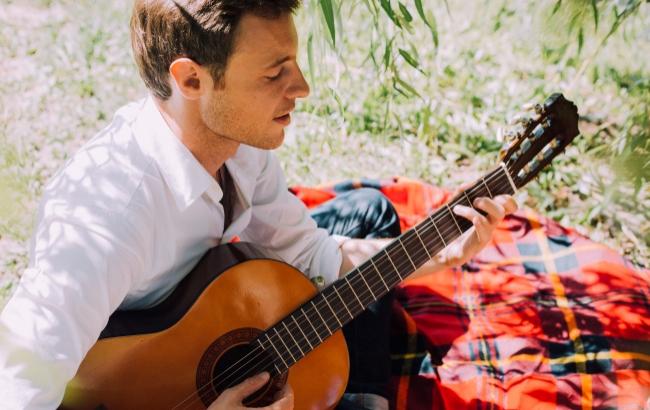 Французький співак записав україномовну композицію про кохання