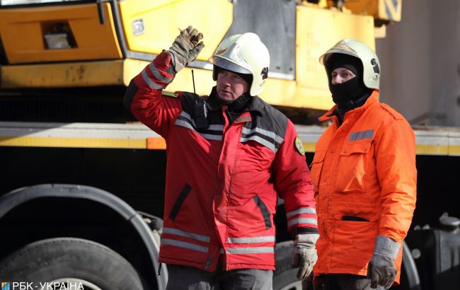 На Воскресенке в Киеве взорвался газ в пятиэтажке: выбило окна, пострадавших нет