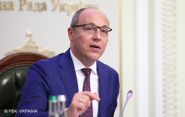 Рада рассмотрит базовый закон о языке в начале октября