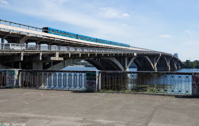 В Киеве на неделю ограничат движение по мосту Метро