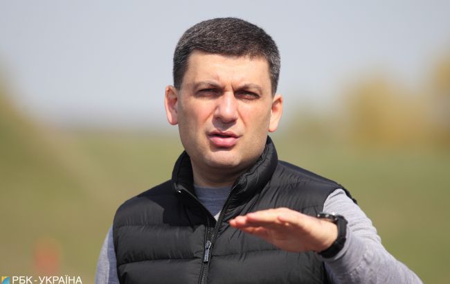 Гройсман заявил, что готов к дискуссиям о новом аэропорте Днепра