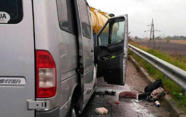 В Полтавской области столкнулись маршрутка и молоковоз, пострадали 6 человек