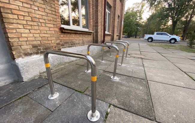 У Кличка до 1 вересня встановлять майже півтисячі велопарковок біля шкіл