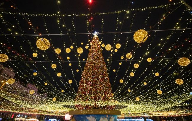 Главная елка Украины зажгла огни: невероятной красоты видео