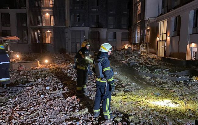 Ракетний удар по Дніпру: кількість постраждалих знову зросла, поранено двох підлітків