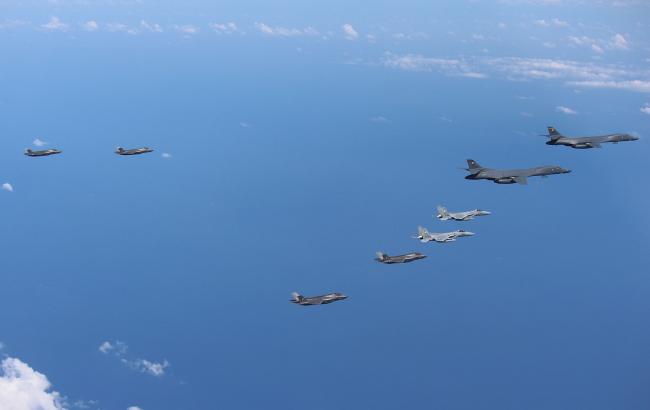 Япония и США провели учения с истребителями