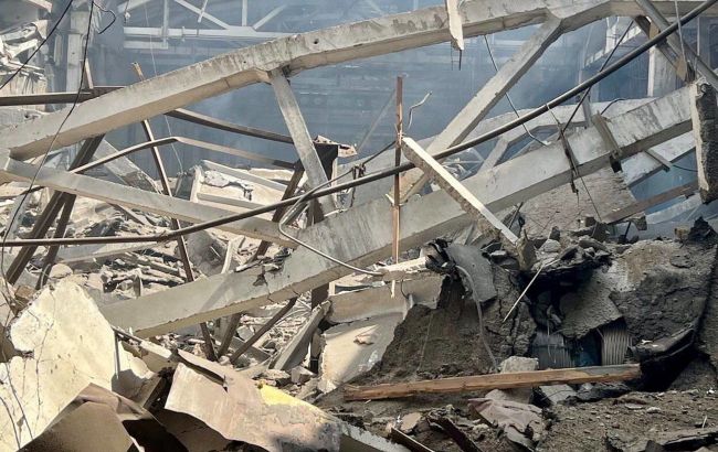 Ракетный удар по Запорожью: под завалами могут быть люди