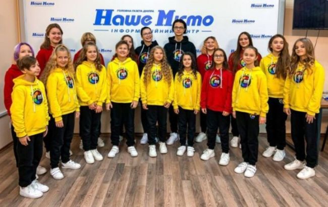 Мільйони переглядів та всесвітня слава: у Дніпрі діти переспівали Coldplay та BTS трьома мовами