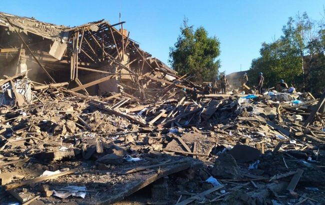 РФ утром обстреляла Торецк, снаряд попал в двухэтажку: много погибших, есть раненые