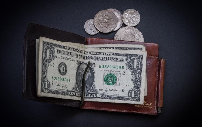 НБУ трохи опустив курс долара на 17 листопада