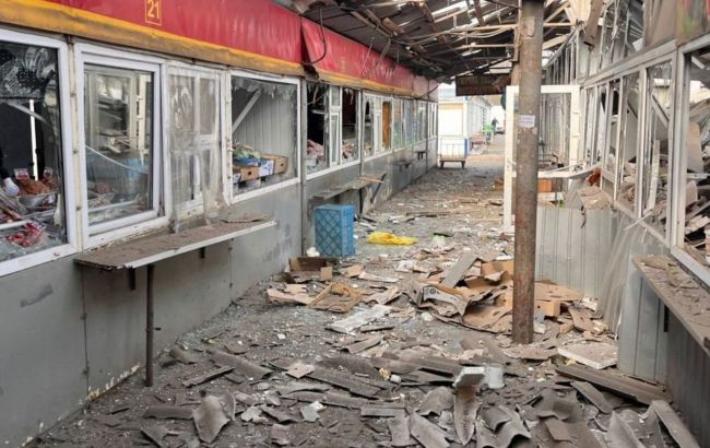 Россияне ударили по рынку в Никополе: есть погибшие и более 20 раненых