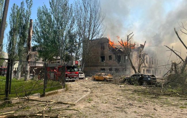 Через ракетний удар по Дніпру багато постраждалих, є зниклі безвісти: усі деталі обстрілу