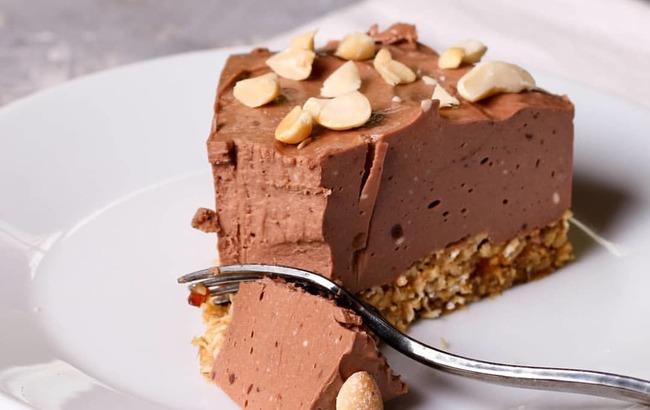 Идея для завтрака: шоколадный чизкейк с финиками без выпекания