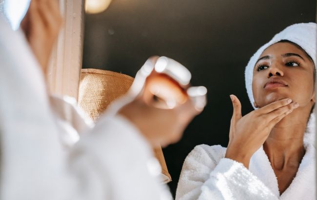 Средства из холодильника и много косметики: топ-5 мифов о домашнем уходе, которые не работают