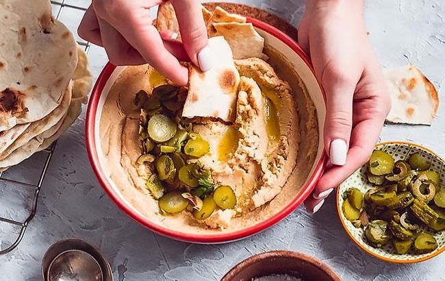 Сытно и оригинально: дип из красной чечевицы для бутербродов