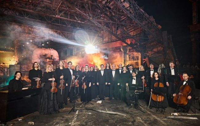 "Щедрик" заспівали на зруйнованій ТЕС. ДТЕК закликав допомогти відновити енергетику