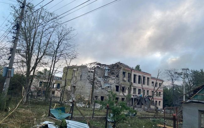 Обстріл Краматорська: під завалами школи знайшли загиблого, пошуки людей продовжуються