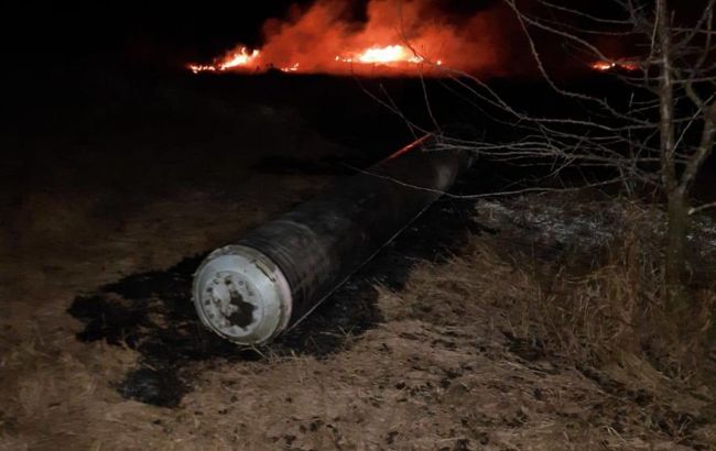 Палять будинки, "насипаючи" ракетами. Окупанти вранці обстріляли Куп'янськ (фото)