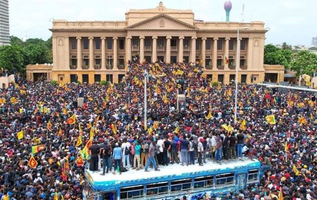 Українцям на Шрі-Ланці дали рекомендації через заворушення