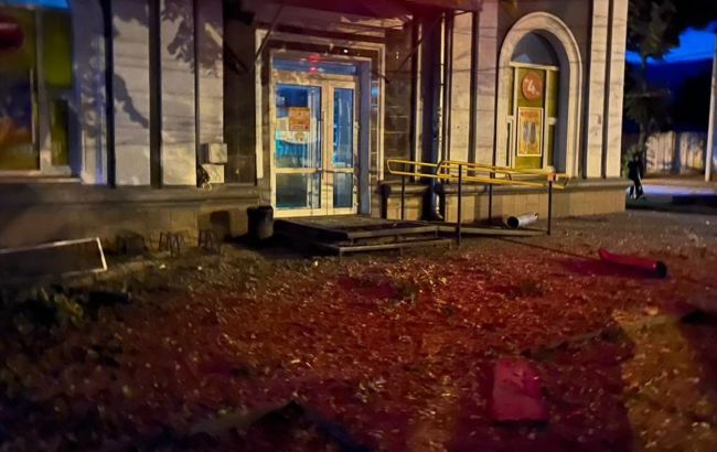 Росіяни вдарили "Ланцетом" по багатоповерхівці в Сумах: є постраждала