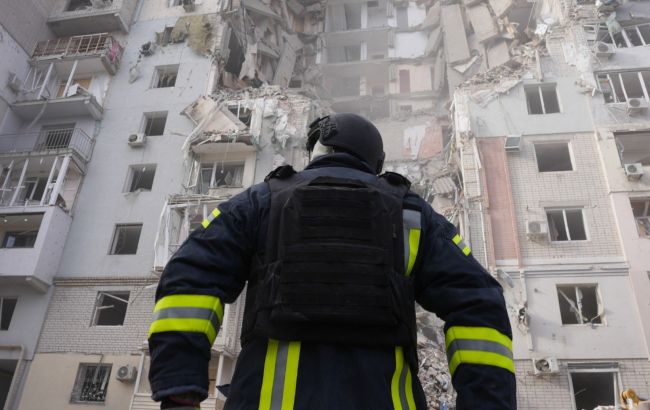 В Херсоне возросло количество жертв после обстрела многоэтажки