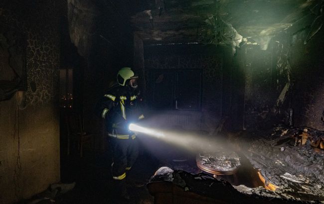 В Киеве произошел пожар в многоэтажке: один человек погиб