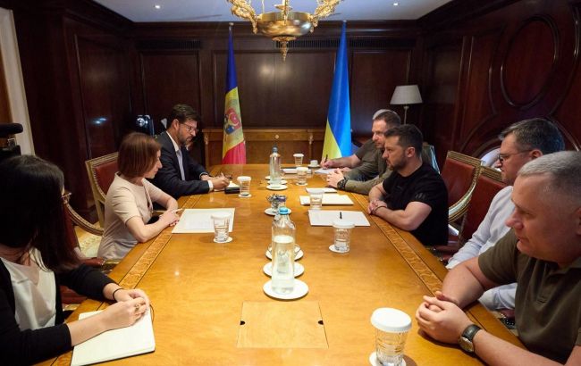 Зеленський обговорив із Санду спільну боротьбу з російськими загрозами