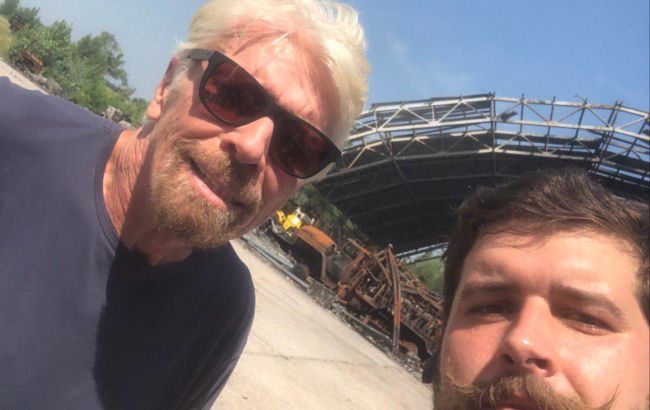 Заинтересовался восстановлением аэродрома. Миллиардер Брэнсон приехал в Гостомель