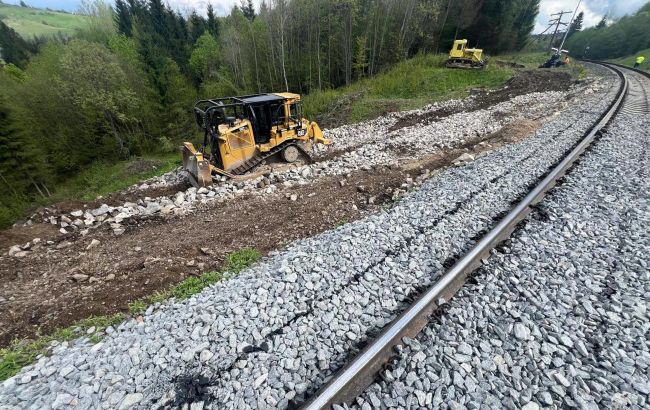 Аварія на залізниці в Карпатах: до якої станції йдуть потяги