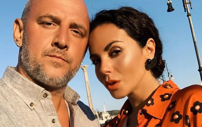 Ефектна Каменських в шкіряному міні заворожила мексиканською романтикою з Потапом