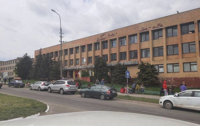 Більше 8 годин. В Мангуші продовжують чекати евакуаційну колону з Маріуполя