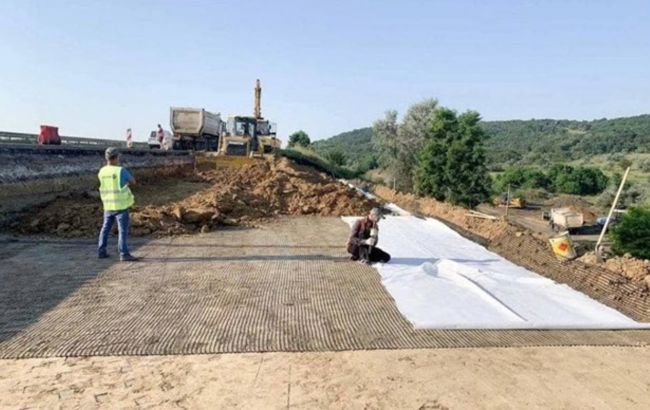 "Укравтодор" показал, как ликвидируют оползень на трассе "Киев-Одесса"