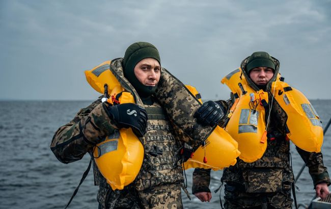 Потрібні для спецпідрозділів. Міноборони показало випробування "плавучих бронежилетів"
