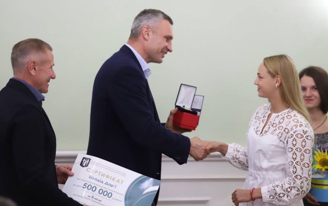 Кличко наградил киевлян-олимпийцев