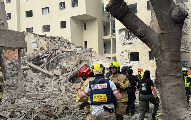 Ракетні удари Ірану по Тель-Авіву: поранено майже 90 людей, кадри руйнувань