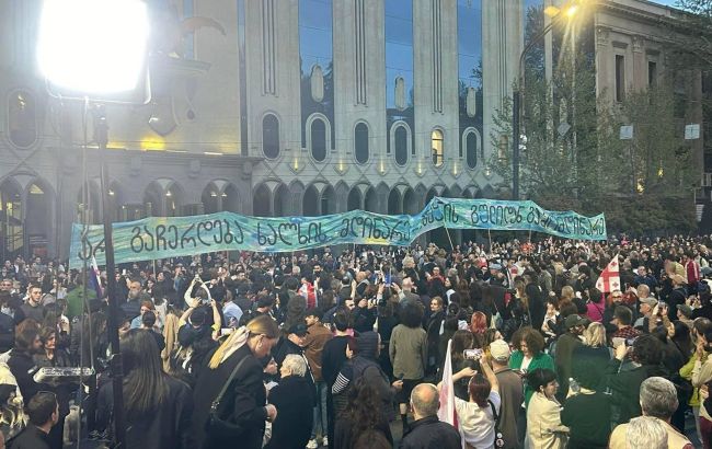 У Грузії почали розганяти протестувальників проти "російського закону" (відео)