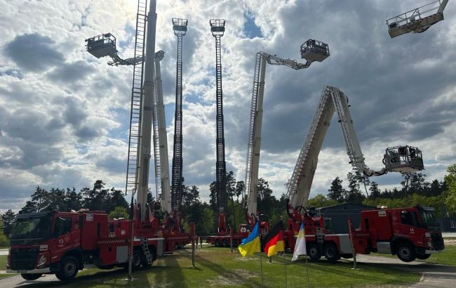 Німеччина передала спецтехніку українським рятувальникам