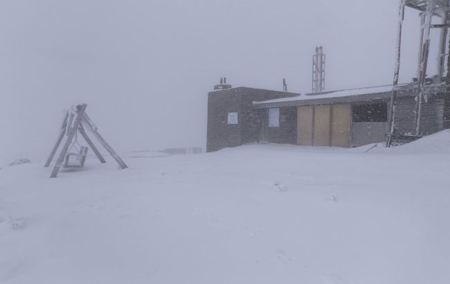 Прикарпаття зранку засипало снігом (відео)