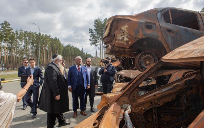 Духовний радник Трампа: українцям потрібна зброя для захисту, а не гроші