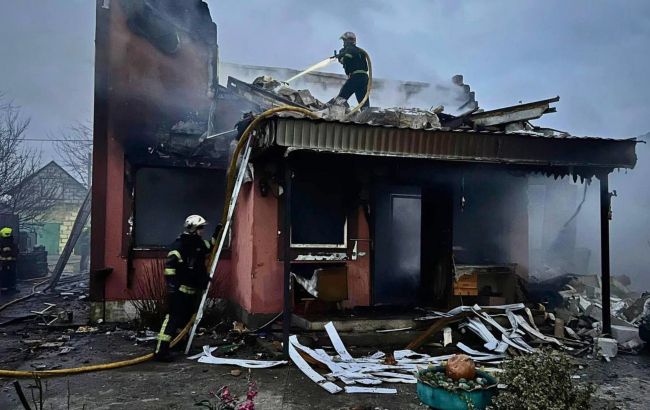 Россияне атаковали промышленные и жилые объекты в Киевской области: фото последствий
