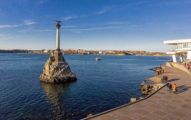 У Севастополі зупинили рух морського транспорту після вибухів