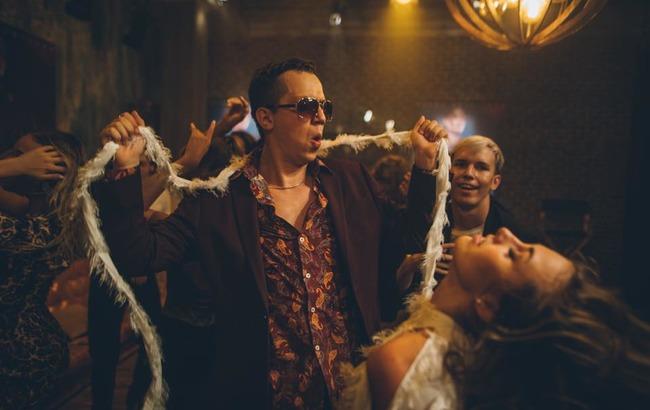 Зибров с ружьем и чувственная Астафьева: вышел трейлер украинской комедии "Продюсер"