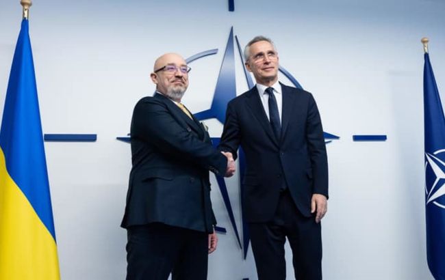 Резников обсудил со Столтенбергом внедрение стандартов НАТО в Украине