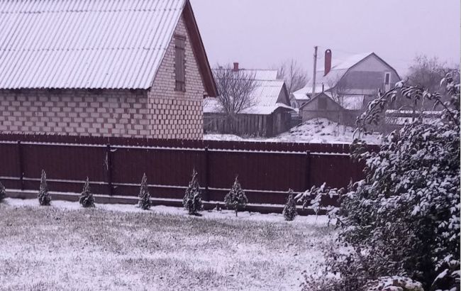 Не тільки в Карпатах. Сніг випав ще в одному регіоні України