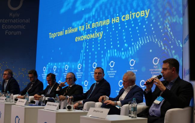 Бизнес и чиновники обсудили пути спасения экономики от последствий торговых войн