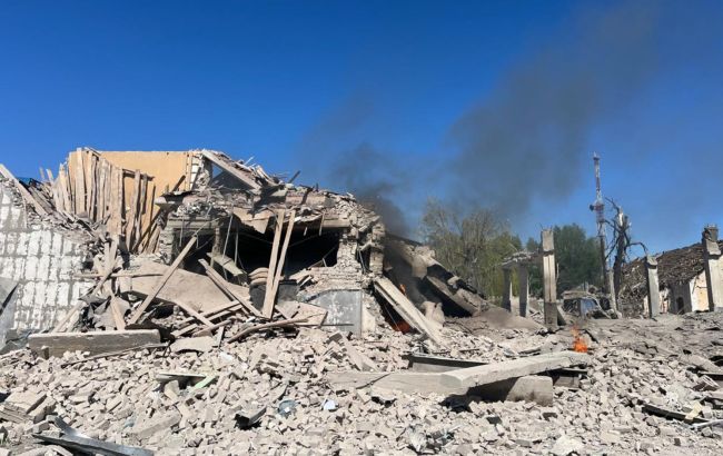 РФ завдала прямого удару авіабомбою по рятувальній частині у Куп'янську (фото)